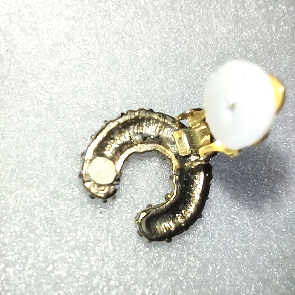 Mega Sparkly Vintage Clip Earrings - Picture 10 of 15